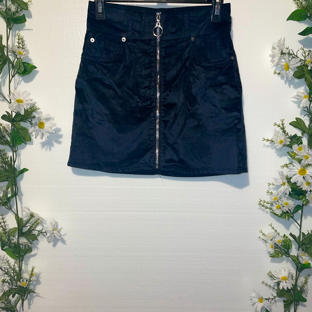 7 FOR ALL MANKIND NAVY MINI SKIRT . Silver Zip front with pockets NWOT